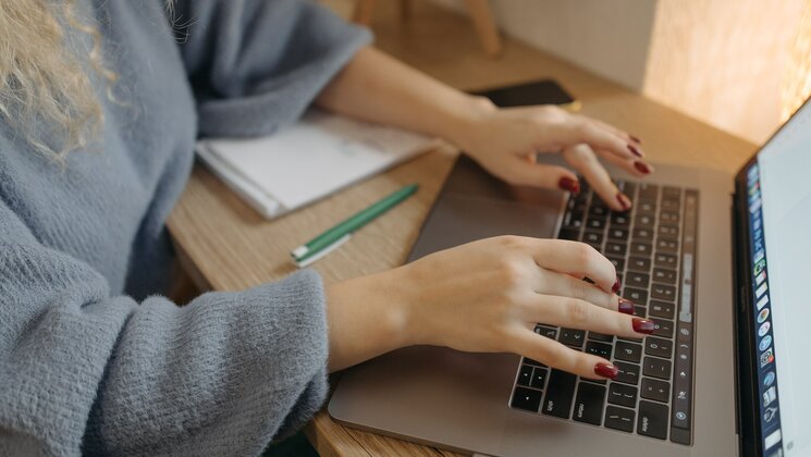 Woman using laptop. Photo by Pavel Danilyuk